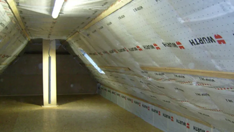 Bild von einem Dachboden, mit fertiger Dämmung.